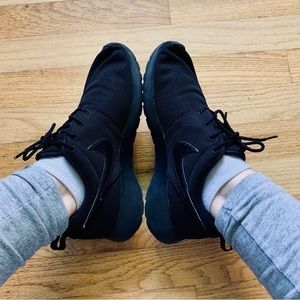 All Black Nike Sneakers | Size 6.5 | Pull on Tab